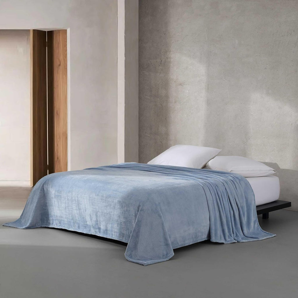 - Queen Blanket, Soft Plush Bedding, Medium Weight Bed Blanket (Core Plush Blue, Queen)